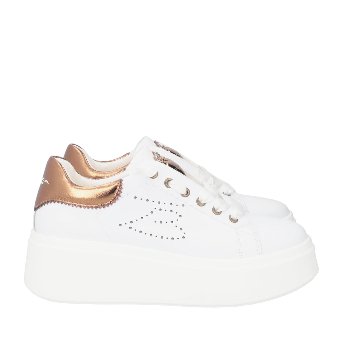 WHITE LILY SNEAKER IN LEATHER WITH APPLIED HEART