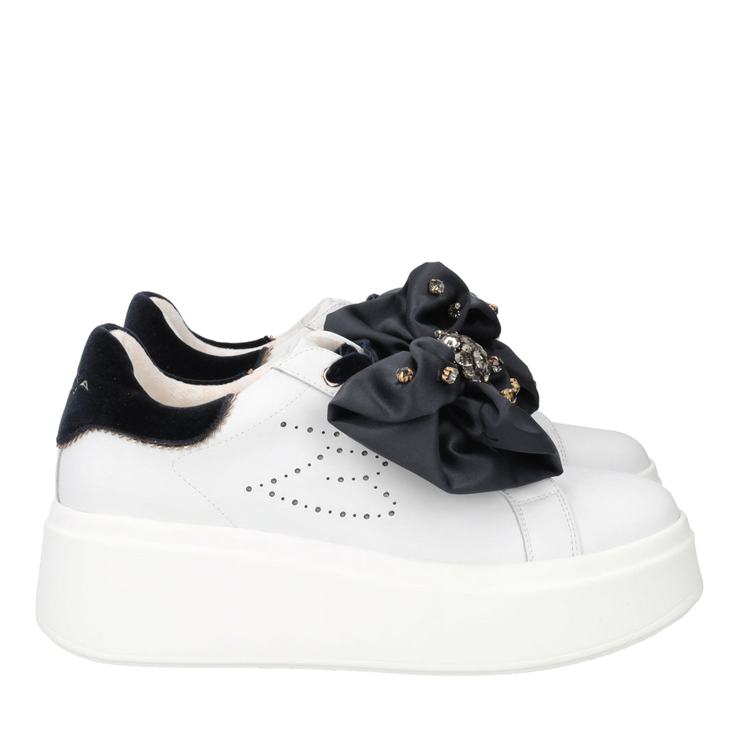 WHITE LILY SNEAKERS WITH BLACK RIBBON ACCESSORY