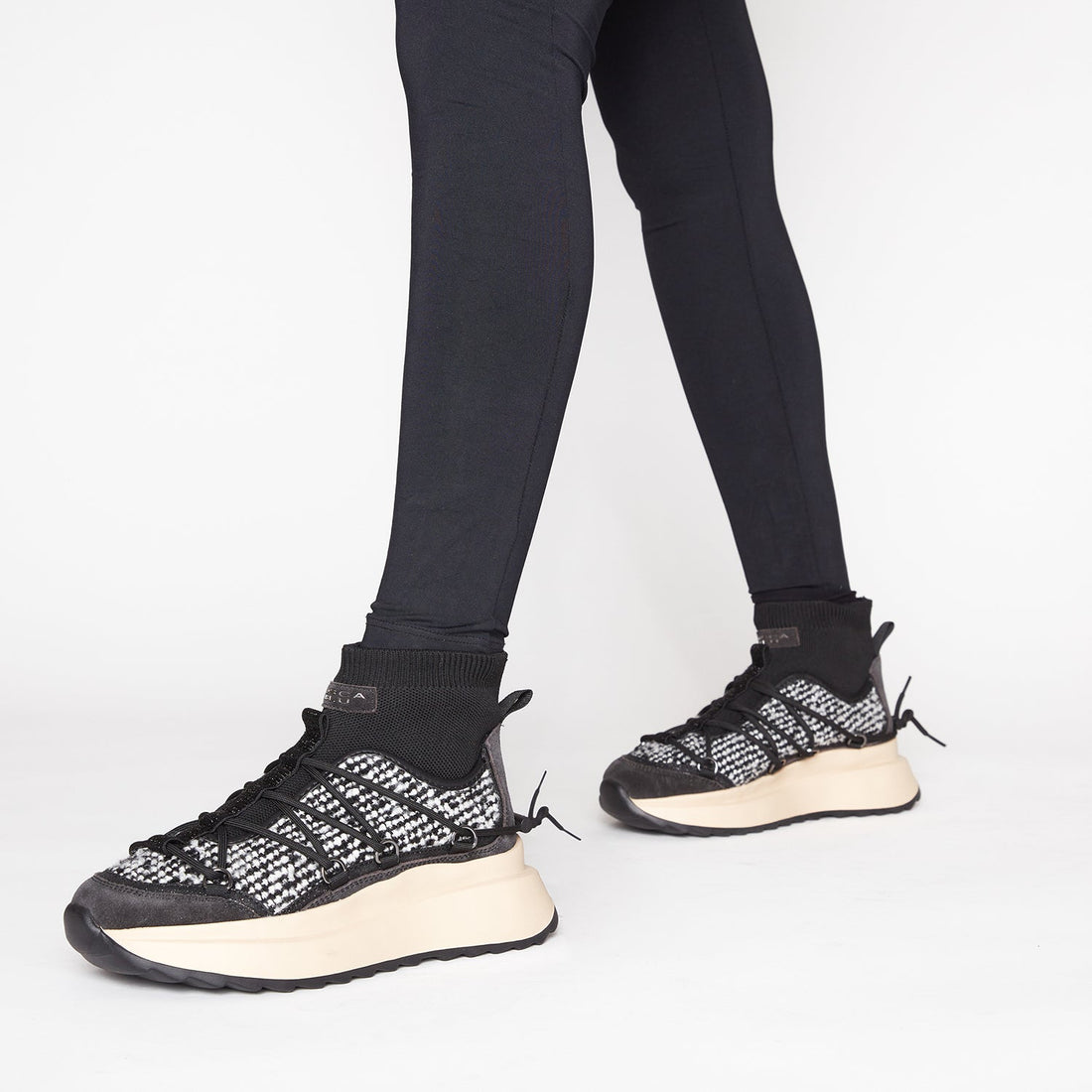 SNEAKER ALASKA IN TESSUTO COLORE NERO