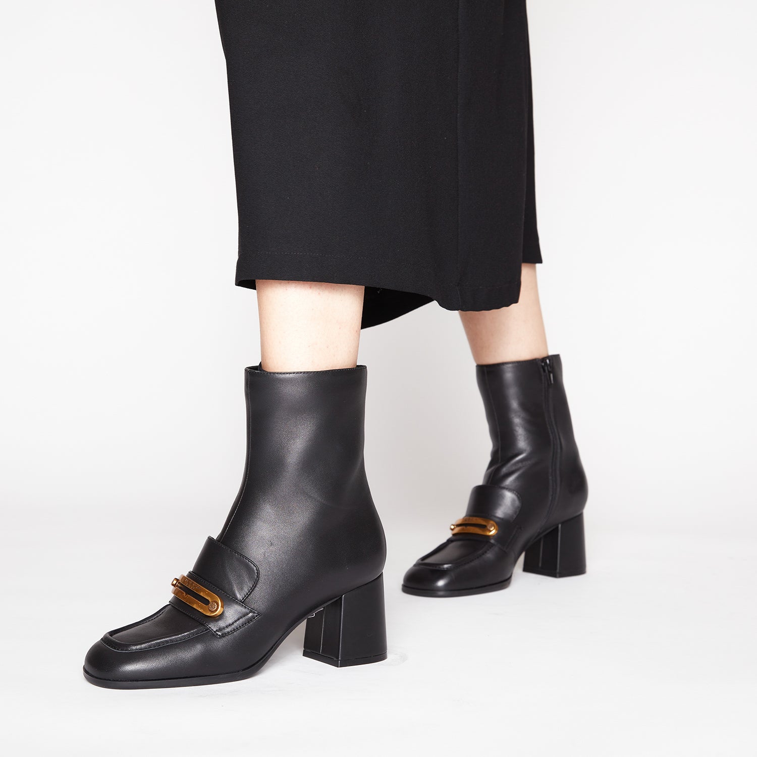 BLACK GENEVA LEATHER ANKLE BOOT WITH HEEL