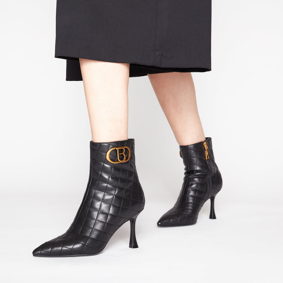 BLACK ICY ANKLE BOOTS IN QUILTED LEATHER