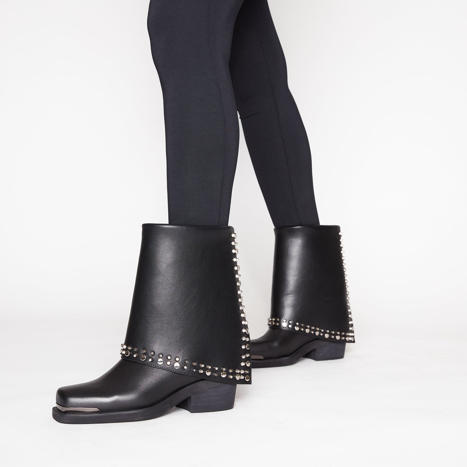 BLACK LEATHER ANKLE BOOT NORTHSTAR WITH STUDS