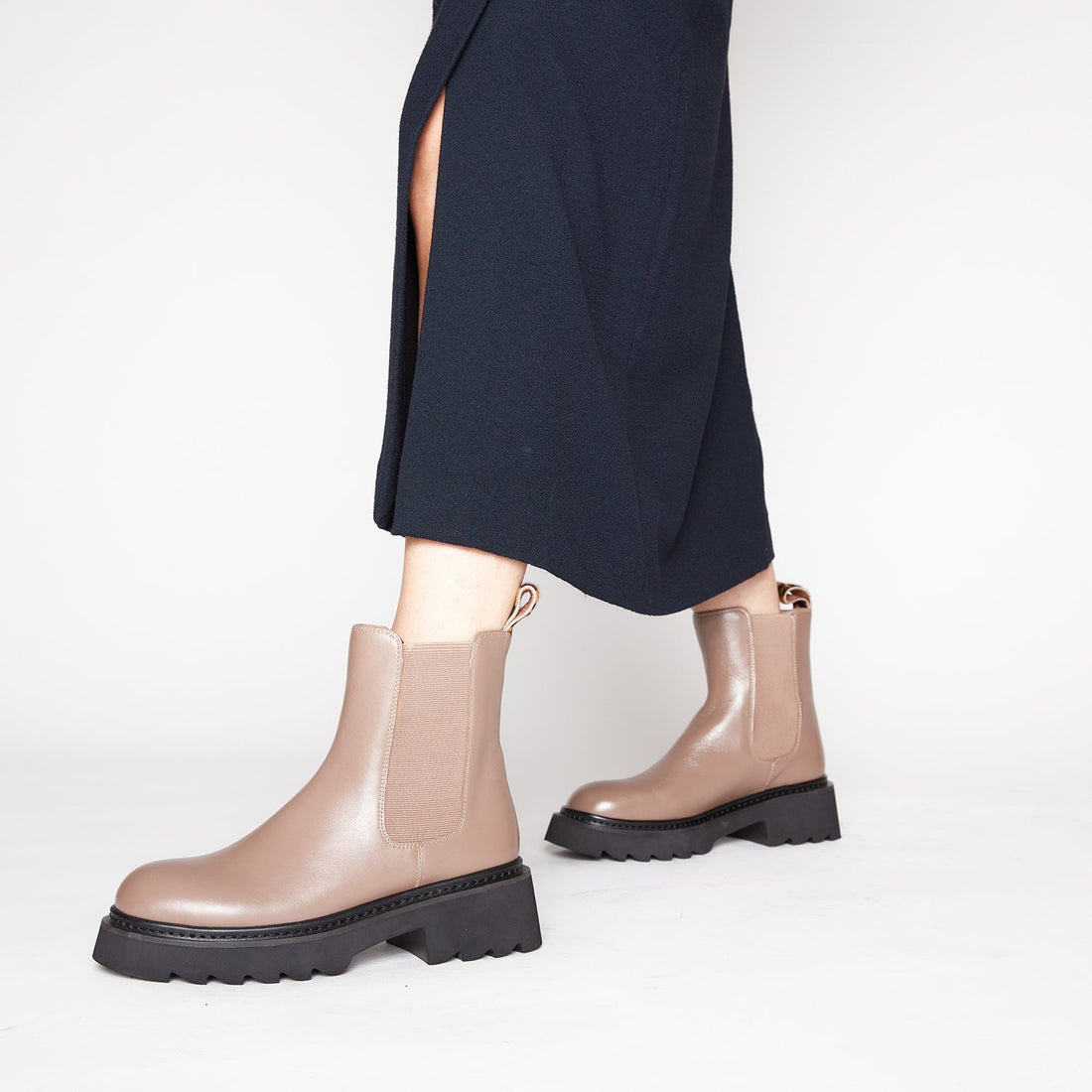 COFFEE SHASTA ANKLE BOOT WITH SIDE ELASTIC