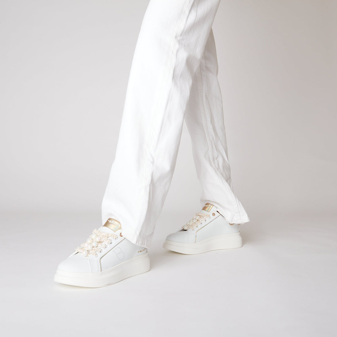 BIANCO/BEIGE BELLATRIX SNEAKER WITH BOREAL EFFECT PEARLS