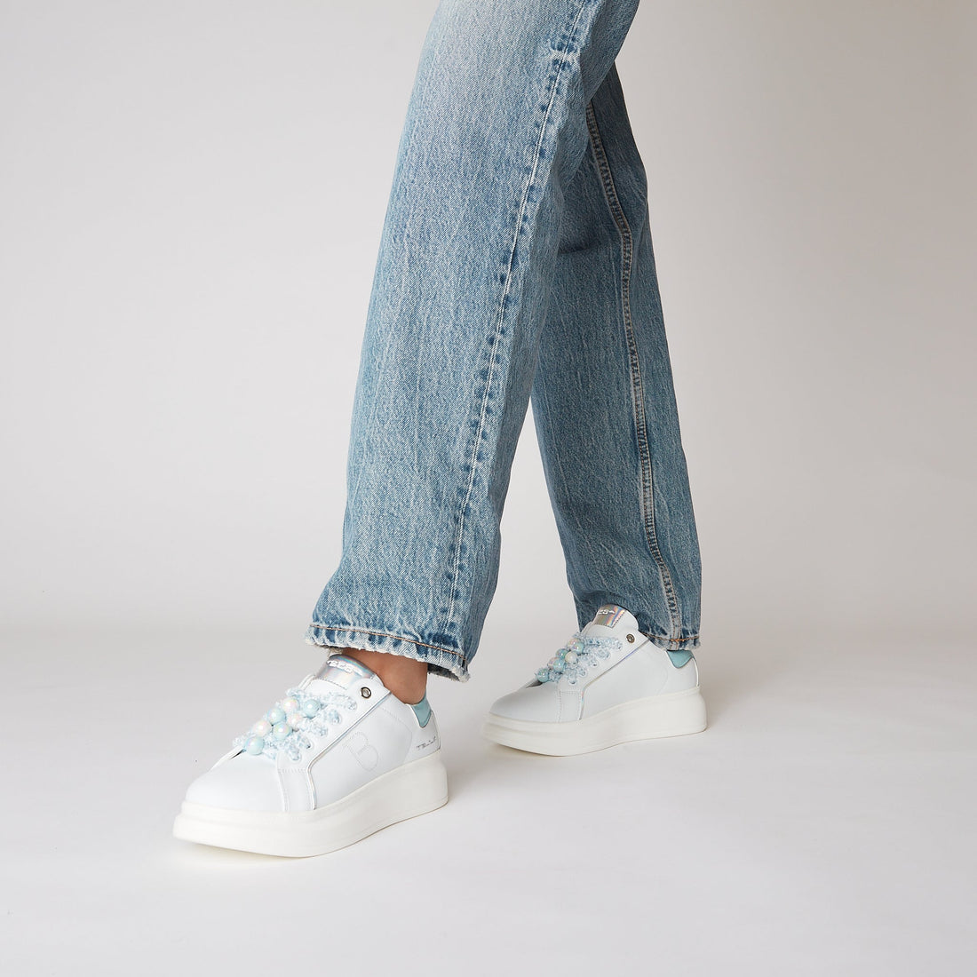 BIANCO/AZZURRO BELLATRIX SNEAKER WITH BOREAL EFFECT PEARLS