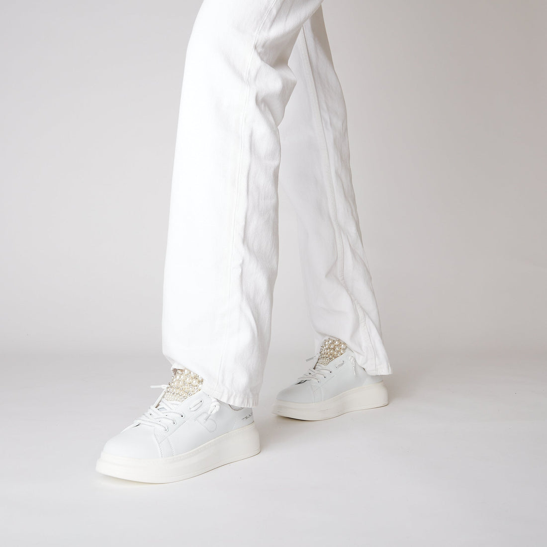 WHITE BELLATRIX PEARL SNEAKER