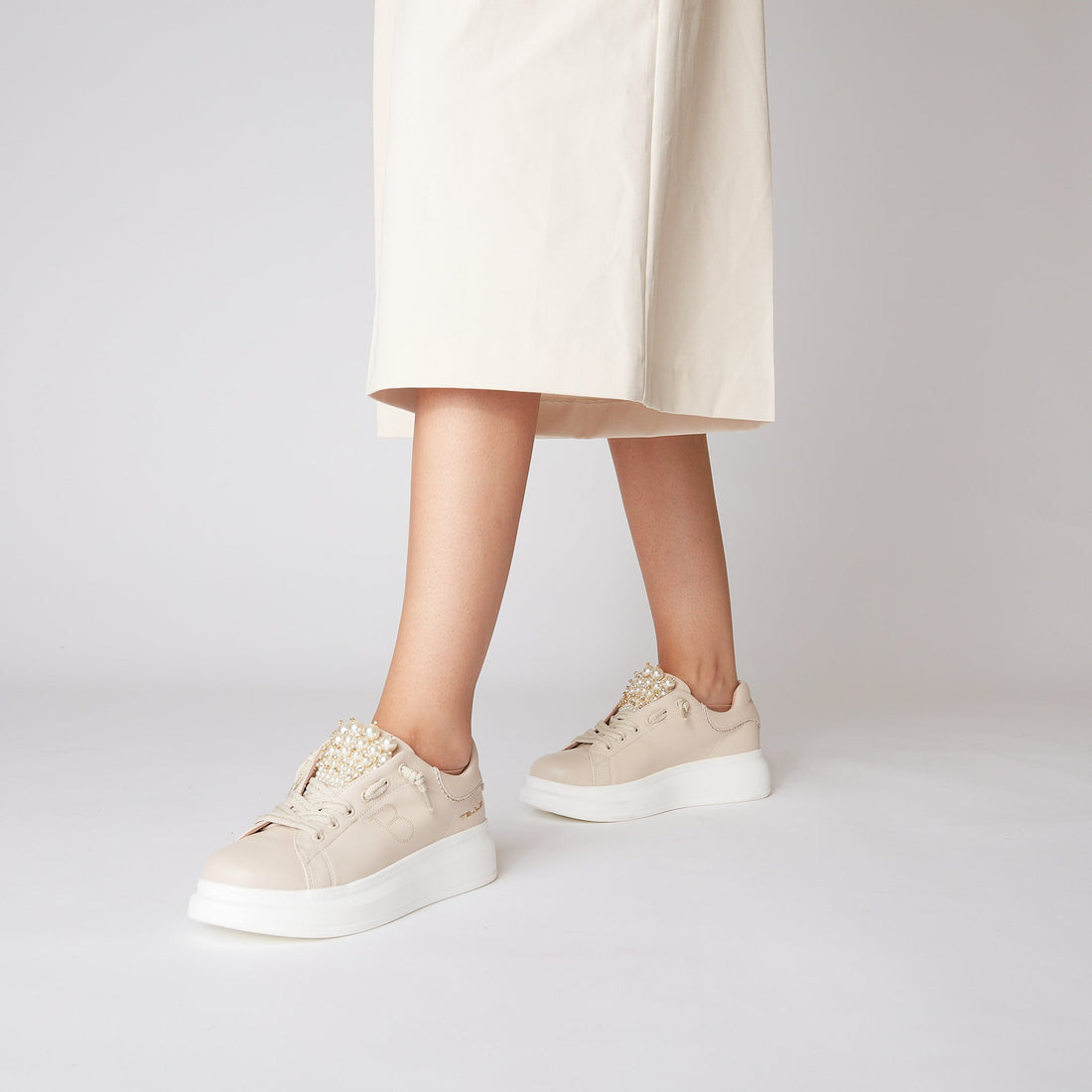 BEIGE BELLATRIX PEARL SNEAKER