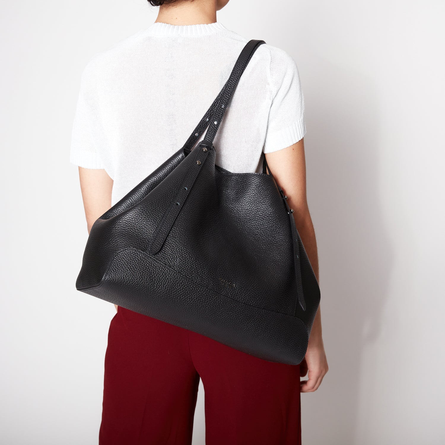 BLACK LEATHER VERMONT SHOULDER BAG