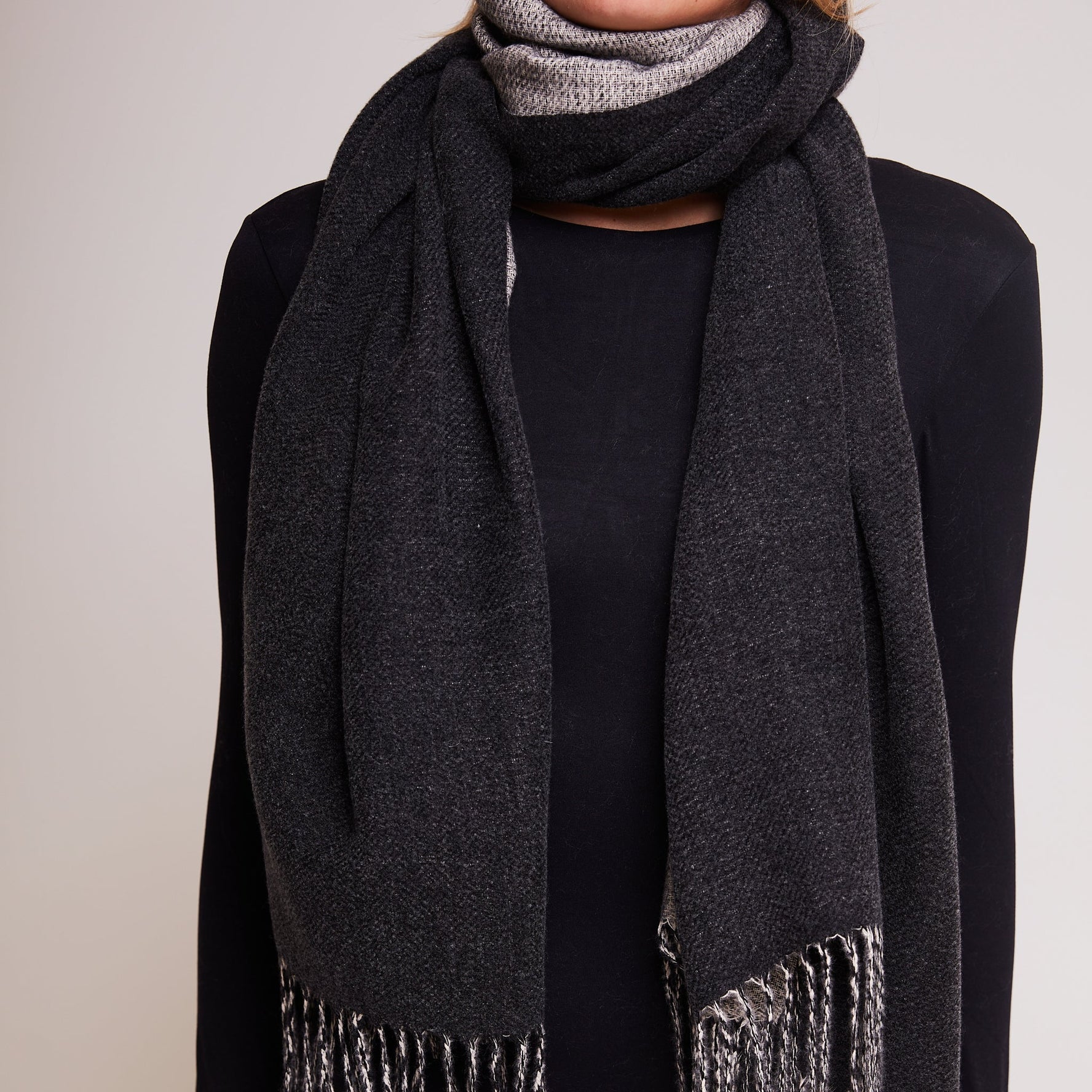 BLACK JENNY SCARF