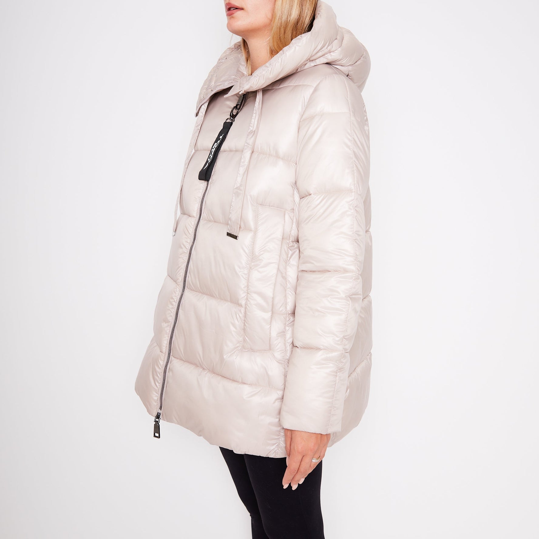 CHAMPAGNE SHORT DOWN JACKET WITH INTERNAL HOOD