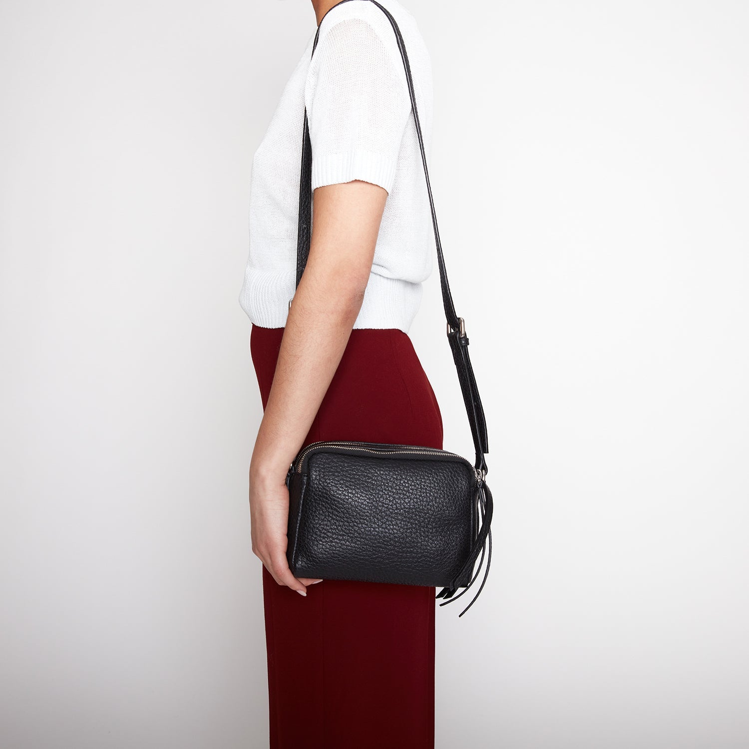 BLACK MONTREAL SHOULDER BAG